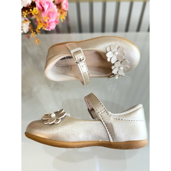 Sapatinho Dourado Fosco C/ Aplique de Florzinhas Batizado