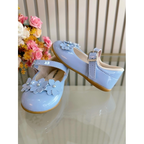 Sapatinho Azul Verniz C/ Aplique de Florzinhas Batizado