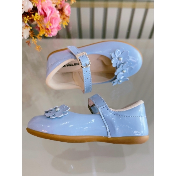 Sapatinho Azul Verniz C/ Aplique de Florzinhas Batizado