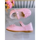 Sapatinho Rosa Veniz C/ Aplique de Florzinhas Batizado